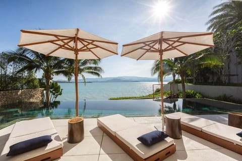 Beachfront infinity pool