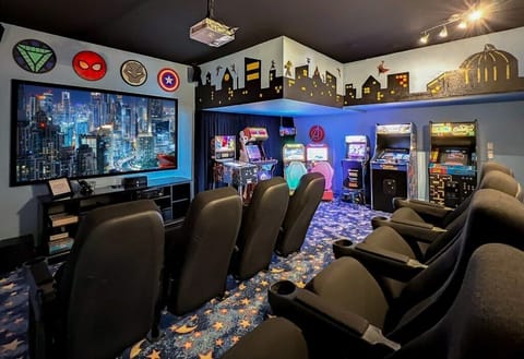 GameRoomMain2635PawnallStreet-94