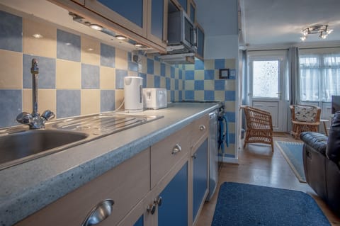 Chalet (2 Bedrooms) | Private kitchen | Fridge, microwave, oven, stovetop