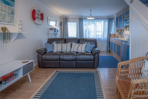 Chalet (2 Bedrooms) | Living area | 32-inch TV with cable channels