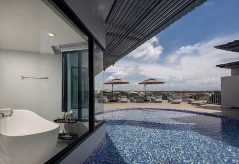 Deluxe Pool Access with Bathtub | Bathroom | Shower, hydromassage showerhead, hair dryer, bathrobes