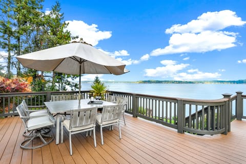Have memorable meals on the upper deck with breathtaking views of the water.