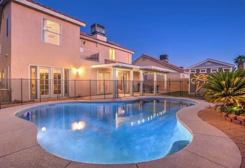 Welcome to our Henderson home! While swimming under the stars, (or the sun) you will be able to experience the tranquillity of Nevada. A short 30-minute drive will take you to The Strip, where you can experience the city that never sleeps!