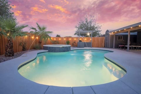 Can you imagine how lovely your social media feed would look if you took your photos by the pool? Our Henderson home is the perfect place! You can go swimming, whether under the sunny or starry skies.