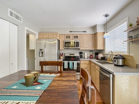 Comfort Townhome | Private kitchen | Coffee/tea maker, dining tables