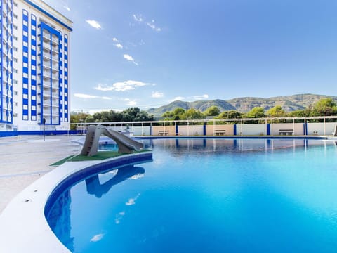 Water, Daytime, Property, Building, Blue, Swimming Pool, Azure, Sky, Architecture, Urban Design