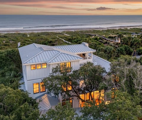 3206 Palm Blvd - Treehouse on the ocean