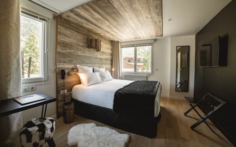 Classic Triple Room | In-room safe, desk, blackout drapes, free WiFi