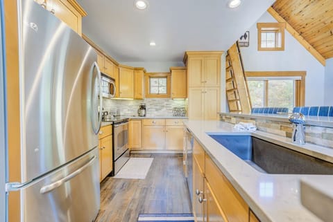 House (3 Bedrooms) | Exterior