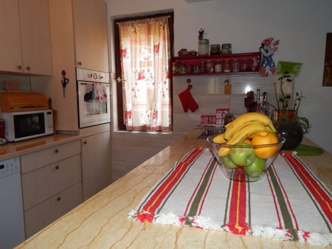 Studio | Private kitchen | Fridge, microwave, oven, stovetop