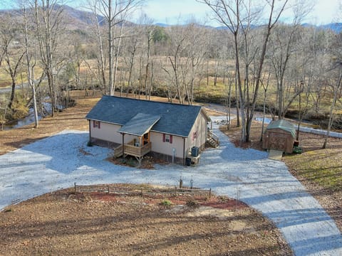 Cabin Entrance, Great Roads. Plenty of Parking on Flat Land 