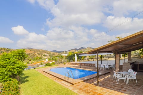 Enjoy the pool of this rural house in Pizarra