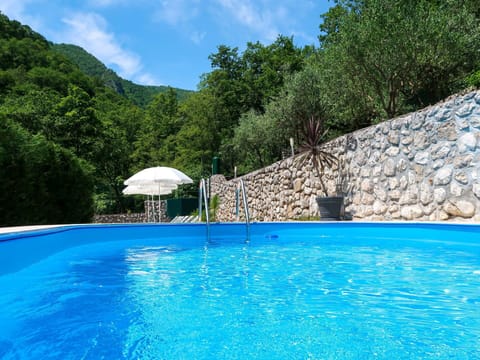 Water, Property, Swimming Pool, Blue, Sky, Nature, Cloud, Azure, Tree, Plant