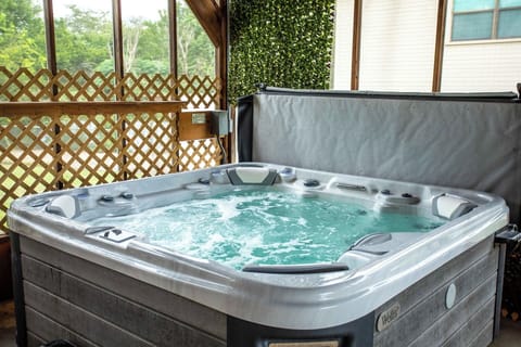 Indoor spa tub