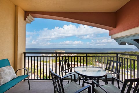 Emerald Grande W728 - Balcony views