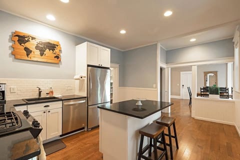 Kitchen (Main Floor)