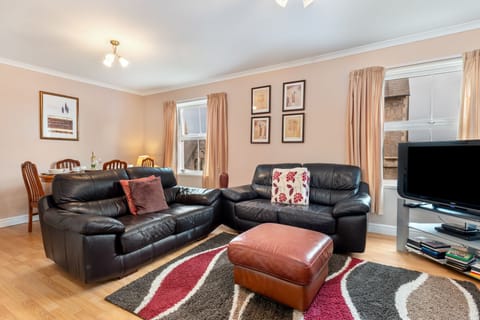 Lovely Apartment, Close to Beaches, Harbour and Town Centre