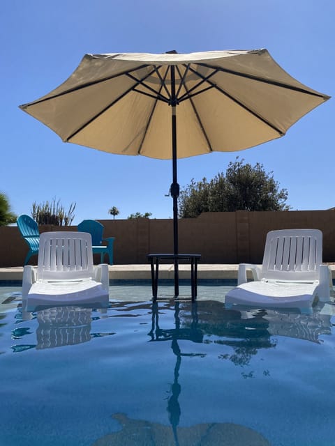 Welcome to the sun and your own private oasis in Sun City!