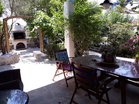 the spacious veranda....