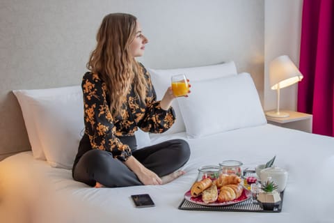 Premium bedding, pillowtop beds, in-room safe, desk