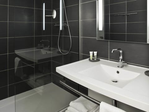 Family Room (Classic) | Premium bedding, pillowtop beds, in-room safe, desk