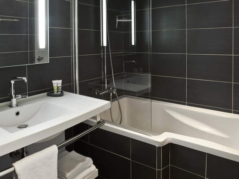 Family Room (Classic) | Premium bedding, pillowtop beds, in-room safe, desk