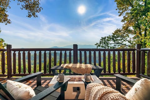 Panoramic Views overlooking Mount Leconte.