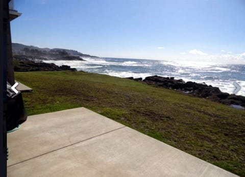 Coastal Breakers, Oceanfront Patio with BBQ