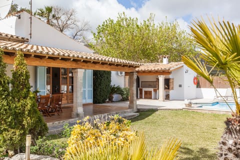 Villa Can Garú - Garden BBQ (1)