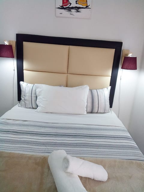 Comfort Room, 1 Double Bed, Accessible | Individually furnished, iron/ironing board, free WiFi