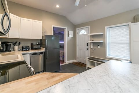 Kitchen essentials: stainless steel and clean lines. ✨
