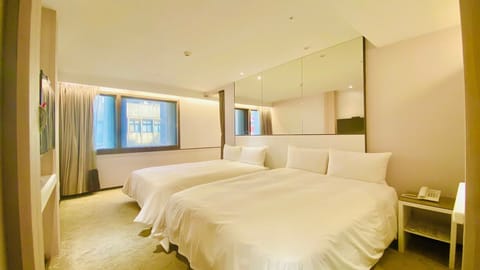 Family Quadruple Room | Desk, soundproofing, WiFi (free), bed sheets