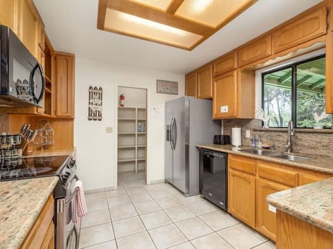 Spacious fully equipped kitchen
