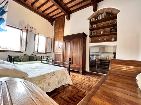 Traditional Apartment | 1 bedroom, in-room safe, blackout drapes, soundproofing