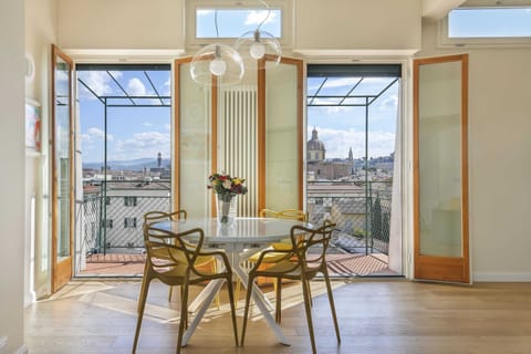 Basic Apartment, Multiple Beds | Private kitchen | Fridge, microwave, oven, stovetop