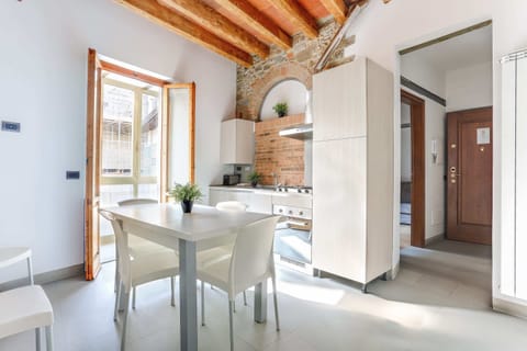 Basic Apartment, Multiple Beds | Private kitchen | Fridge, oven, stovetop, dishwasher