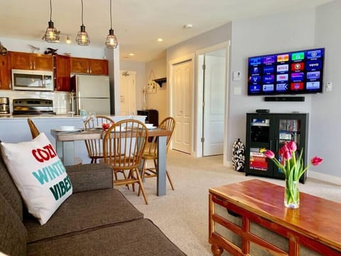Peo Whistler Living room, 3D HDTV, DVD's and Games