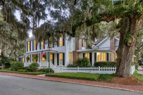 Welcome to 612 Old Palmetto Bluff Road