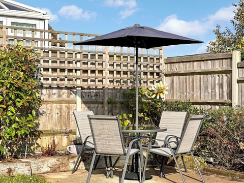 Sitting-out-area | Seahorse Cottage, Cromer