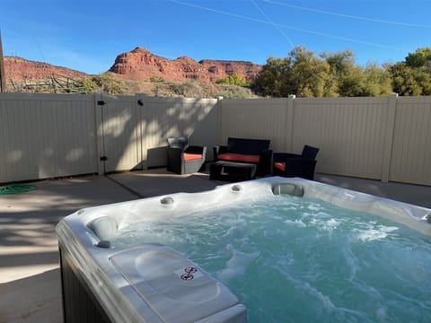 Hot Tub patio and view
