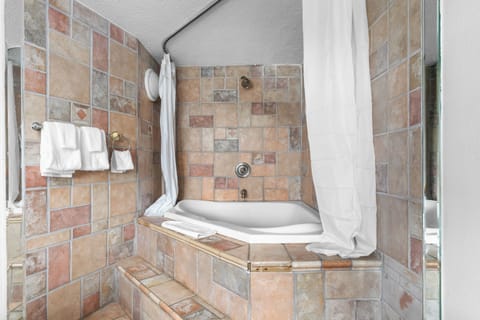 Deluxe Suite, King Bed, with Jetted Tub | Bathroom | Combined shower/tub, eco-friendly toiletries, hair dryer, towels