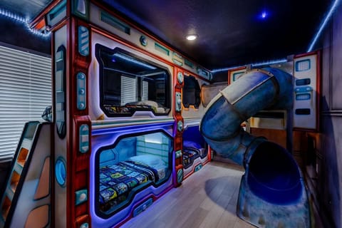 [amenities:themed-bedroom:2] Themed Bedroom