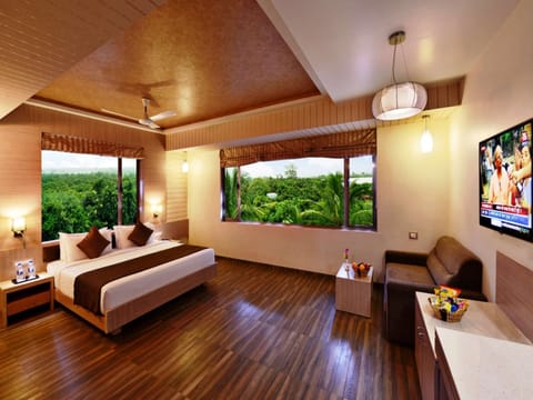 Suite, 1 Double Bed | Memory foam beds, in-room safe, desk, laptop workspace