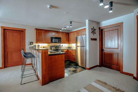 Kitchen with Breakfast Bar