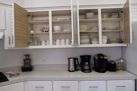 plates, dishes, bowls, cups, mugs, water kettle, coffee maker, keurig machine