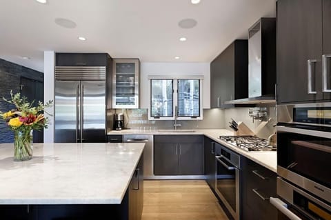 Townhome, 4 Bedrooms | Private kitchen | Fridge, oven, coffee/tea maker, toaster