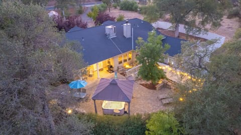 Spacious, cobblestone patio with hot tub, 3 full tables, 2 lounge chairs, bbq 