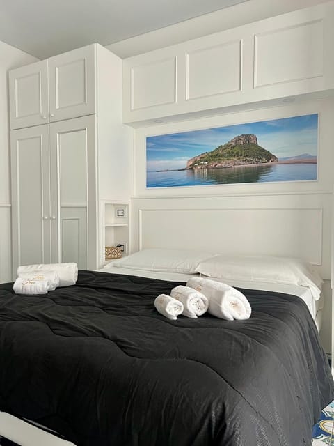 Superior Triple Room | Minibar, desk, free WiFi, bed sheets