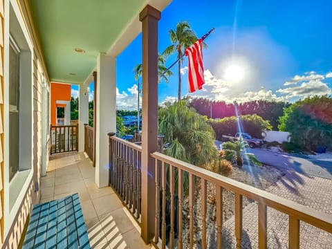 Seas the Day 3bed/2.5bath Modern Townhome with Swim Spa in Marathon House in Marathon