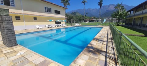2 outdoor pools